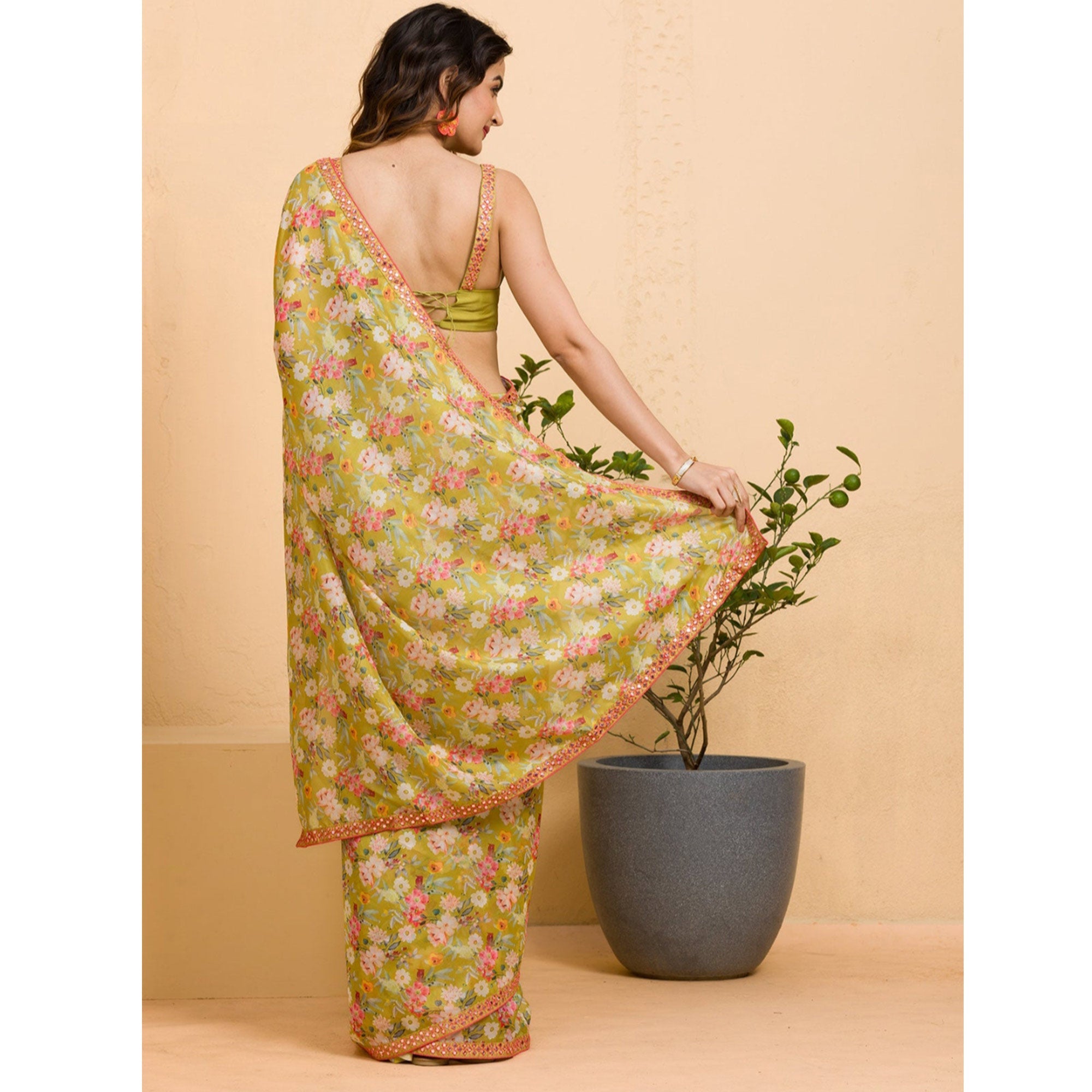 BlackTree green-floral-printed-chinon-saree-with-fancy-mirror-border - view 5