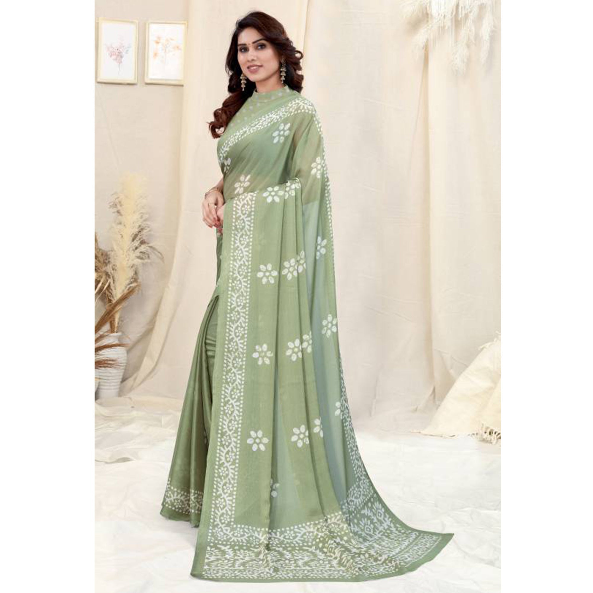 BlackTree green-floral-printed-chiffon-saree-3 - view 4