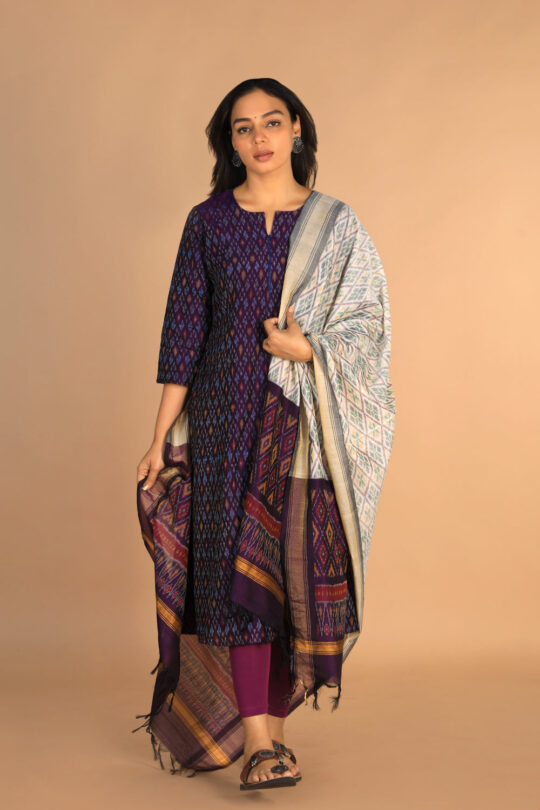 Kalanjali Ethnics Handwoven Pochampally Silk Ikat kurta - view 2