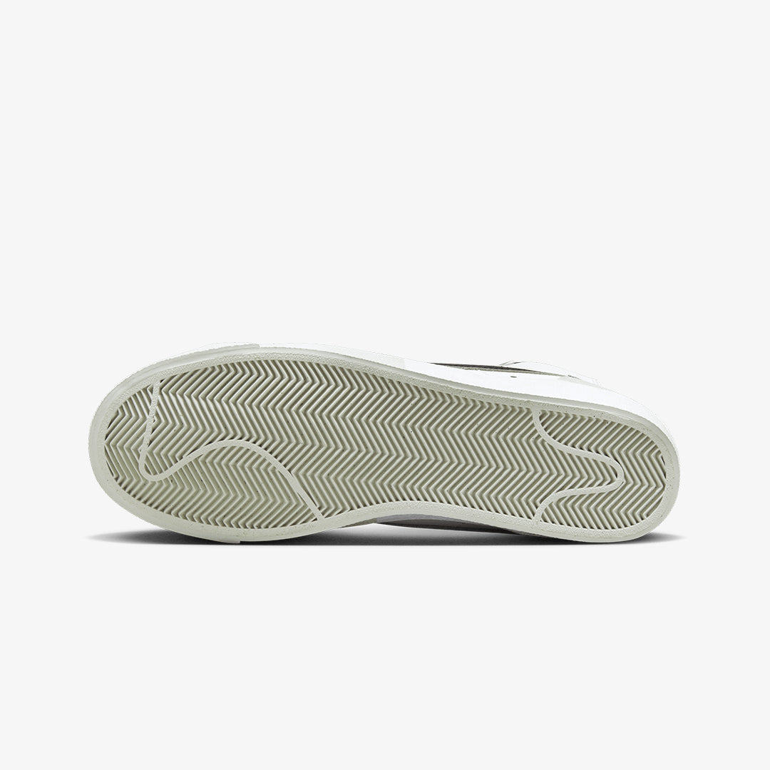 Nike | BLAZER MID '77 PREMIUM { SUMMIT WHITE/BLACK-LIGHT SILVER - view 3