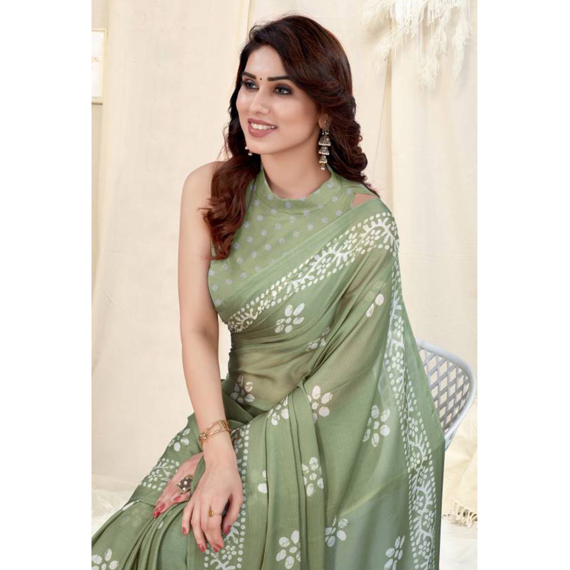 BlackTree green-floral-printed-chiffon-saree-3 - view 6