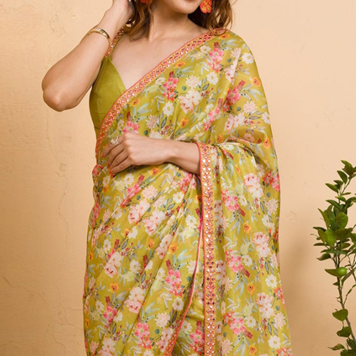 BlackTree green-floral-printed-chinon-saree-with-fancy-mirror-border - view 3