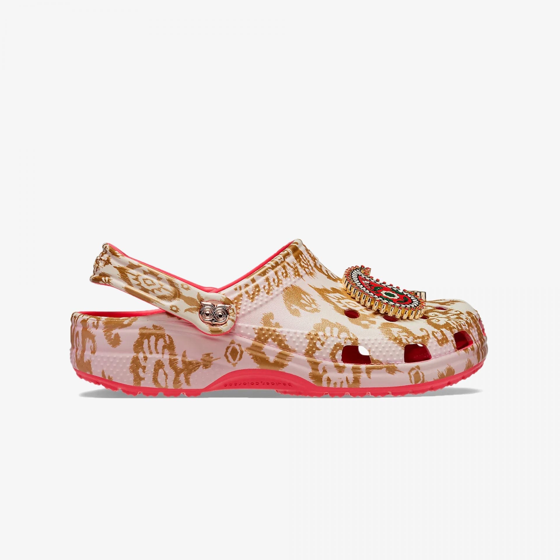 Crocs | CHUMBAK CLASSIC CLOG { BEIGE / MULTI - view 4