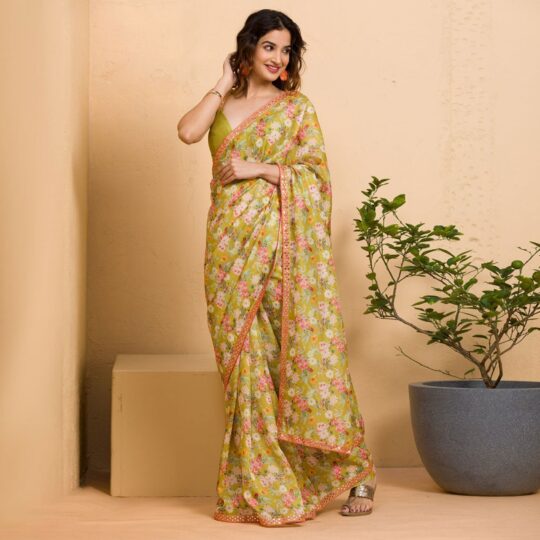 BlackTree green-floral-printed-chinon-saree-with-fancy-mirror-border - view 2