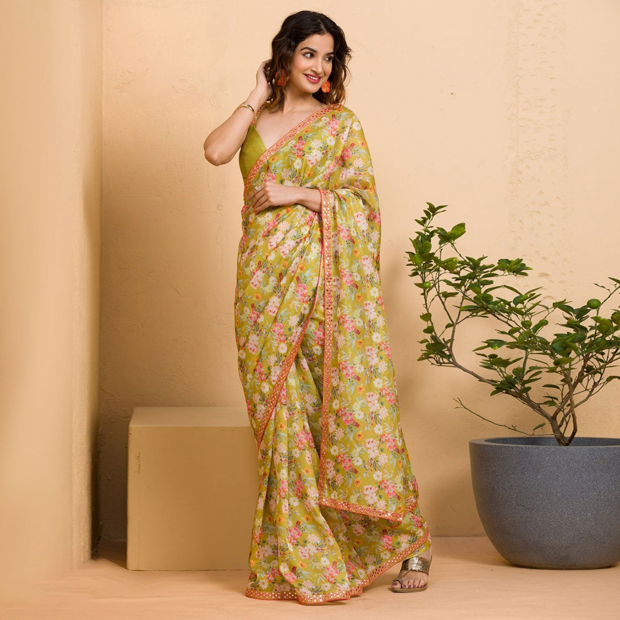 BlackTree green-floral-printed-chinon-saree-with-fancy-mirror-border - view 2