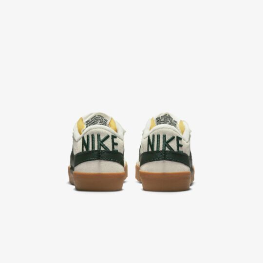 Nike | BLAZER LOW '77 JUMBO WNTR { SAIL/PRO GREEN-GUM MED BROWN - view 2