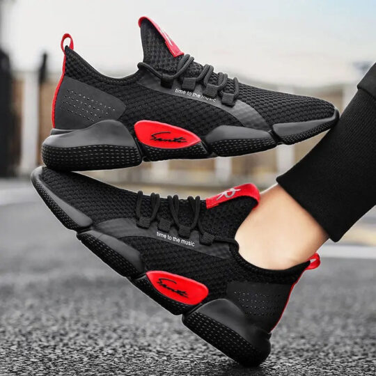Roposo Clout Men's Black Sports Shoes