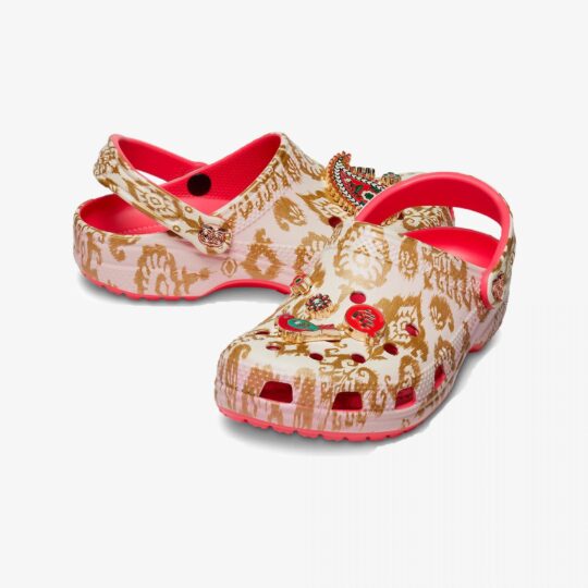 Crocs | CHUMBAK CLASSIC CLOG { BEIGE / MULTI