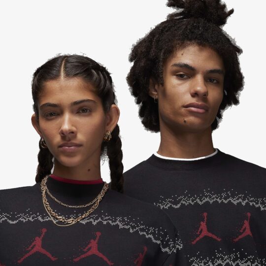 Jordan | ESSENTIALS HOLIDAY FLEECE CREW { BLACK - view 2