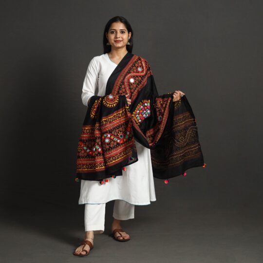 KACHCHH JI CHHAAP Mirror Work Printed Cotton Kutch Embroidery Dupatta 02