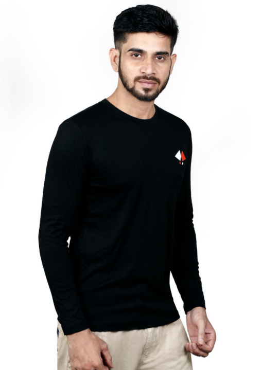 Solid Full Sleeves Slim Fit Crew Neck T-shirt..