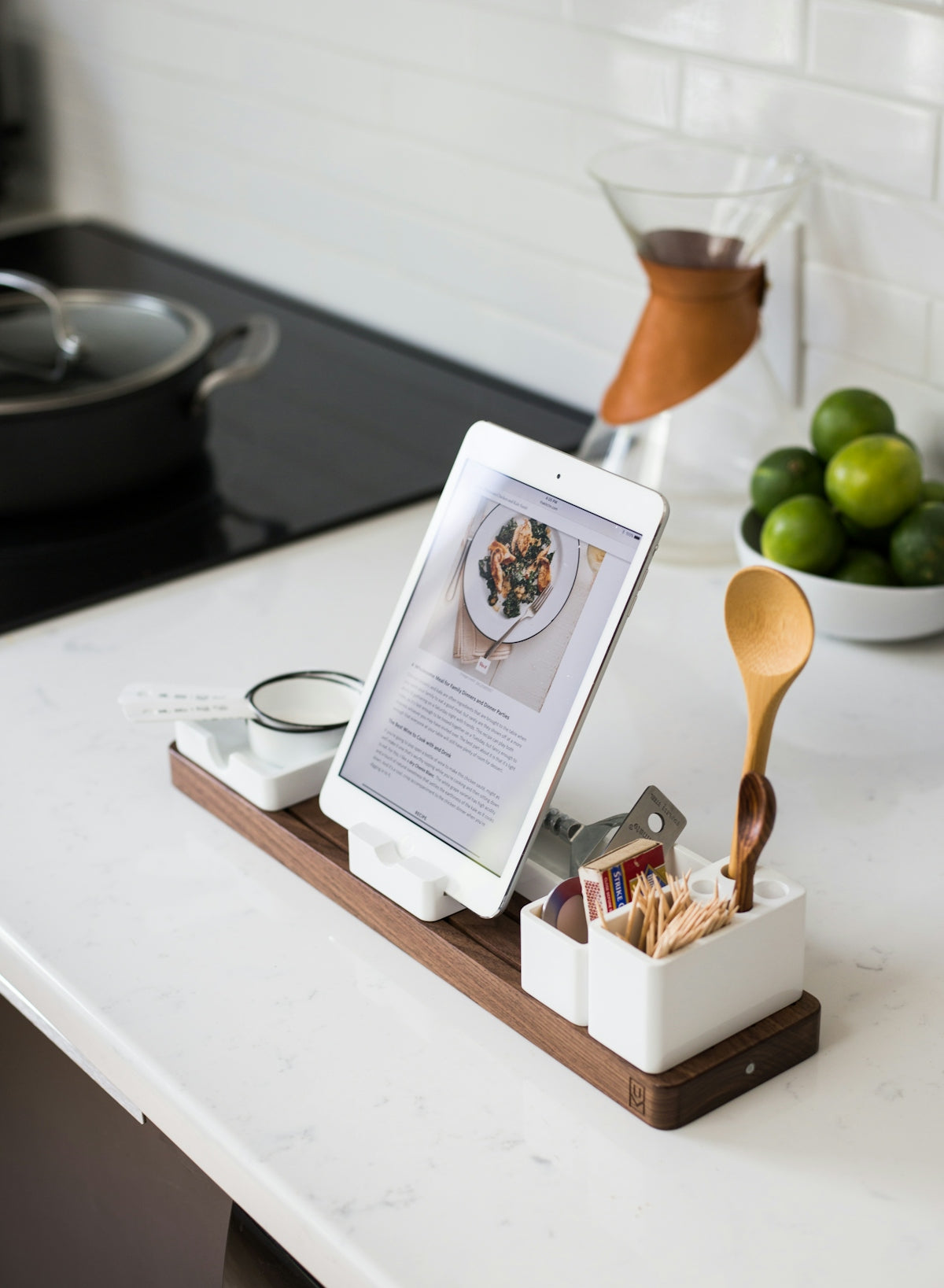 Steel flat lunchbox – Streamline Your Smart Kitchen with Milton's Steel Flat Lunchbox and Essential Modular Kitchen Accessories