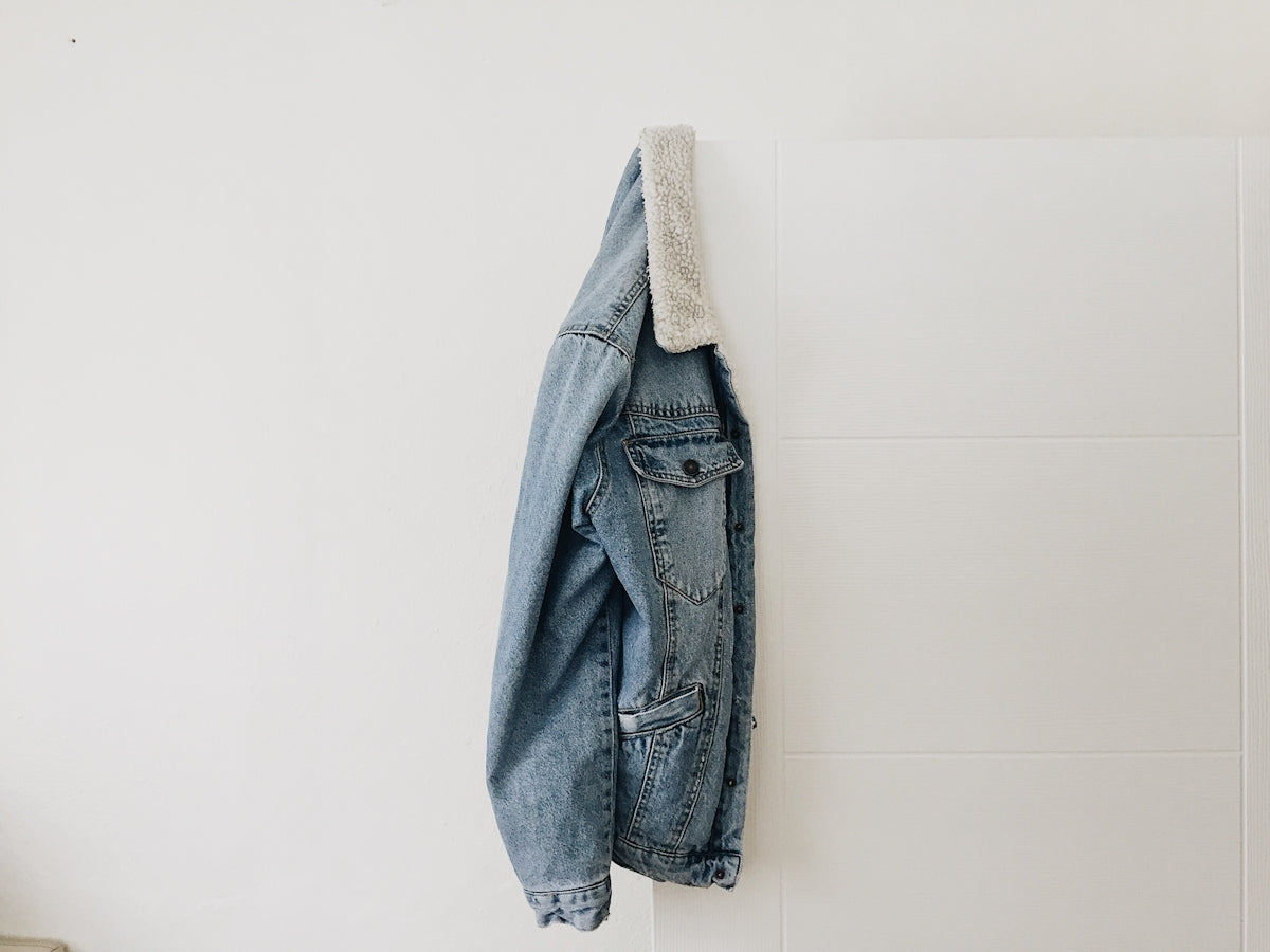 Discover Dark Blue Straight Fit Jeans by BlackTree: The Affordable Designer Option Elevating Trendy Streetwear in India 2025