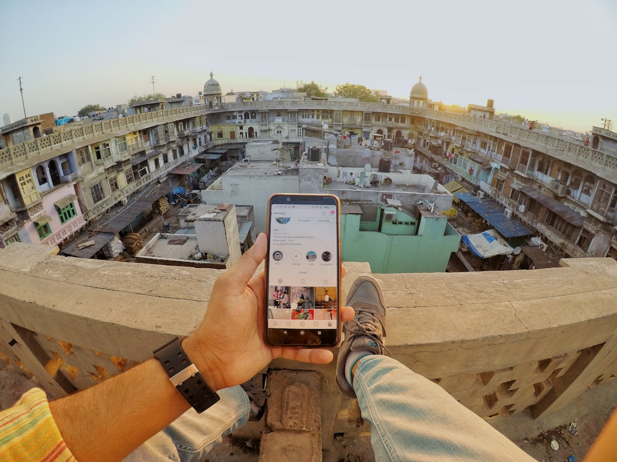 Dive Into the Top Features of Luxury Smartphone Cases India Offers