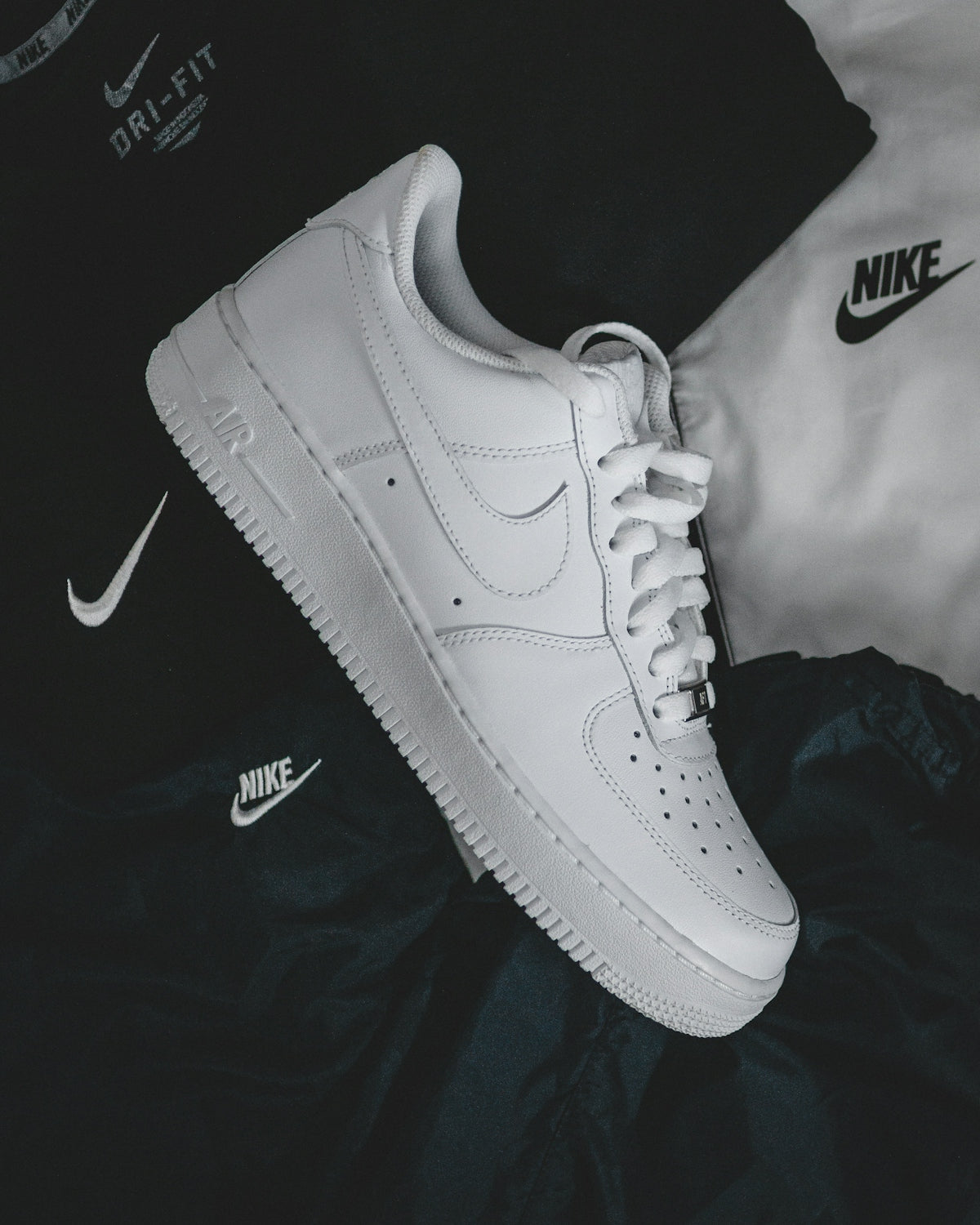 10 Must-Have White Sneakers for a Modern Wardrobe