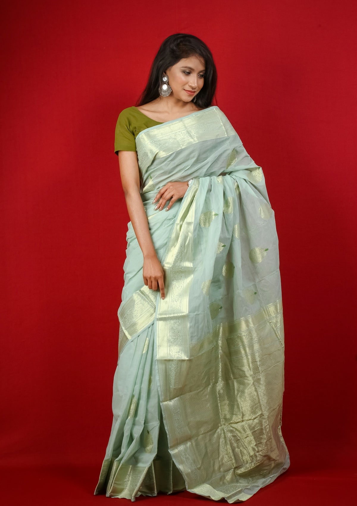 Navigating the Realm of Pure Silk Sarees in India: An In-Depth Online Purchasing Guide