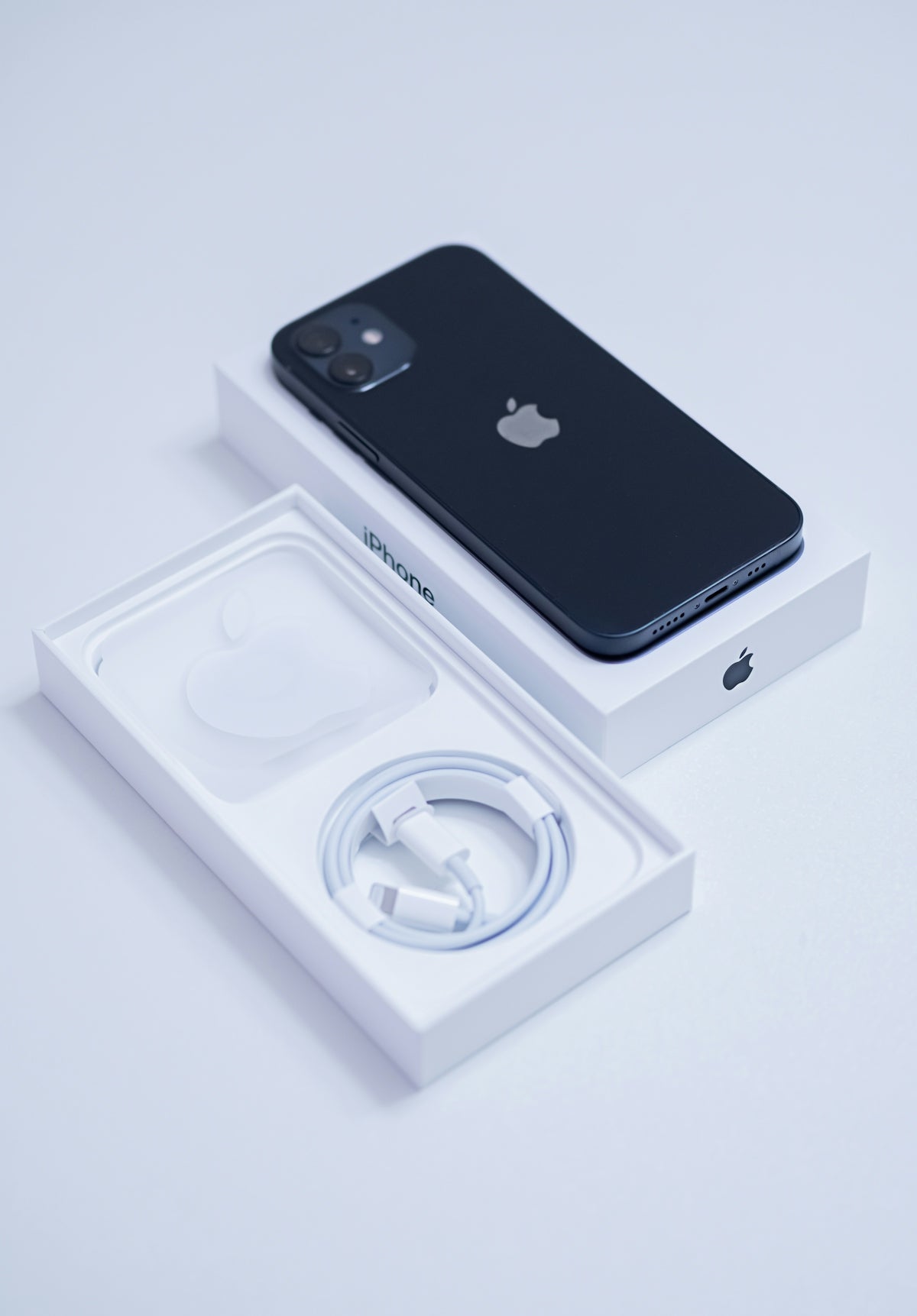 Navigating the Ultimate in Device Protection: From the Premium iPhone 15 Pro Max Case to Shockproof Back Covers and Luxury Smartphone Accessories