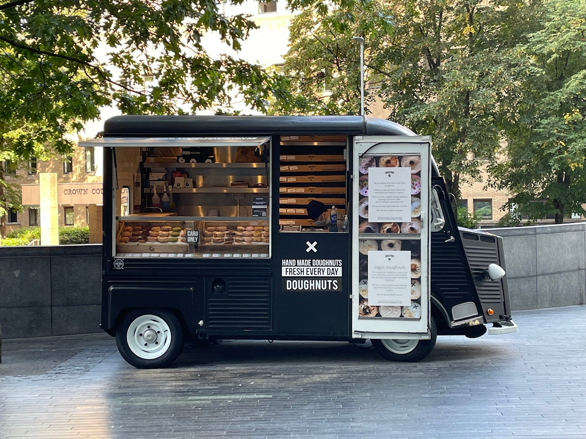 Start Your Gourmet Food Truck and Impact the Future of Dining with BlackTree’s 100% Cashback: Insights Into Permits Licenses and Custom Design