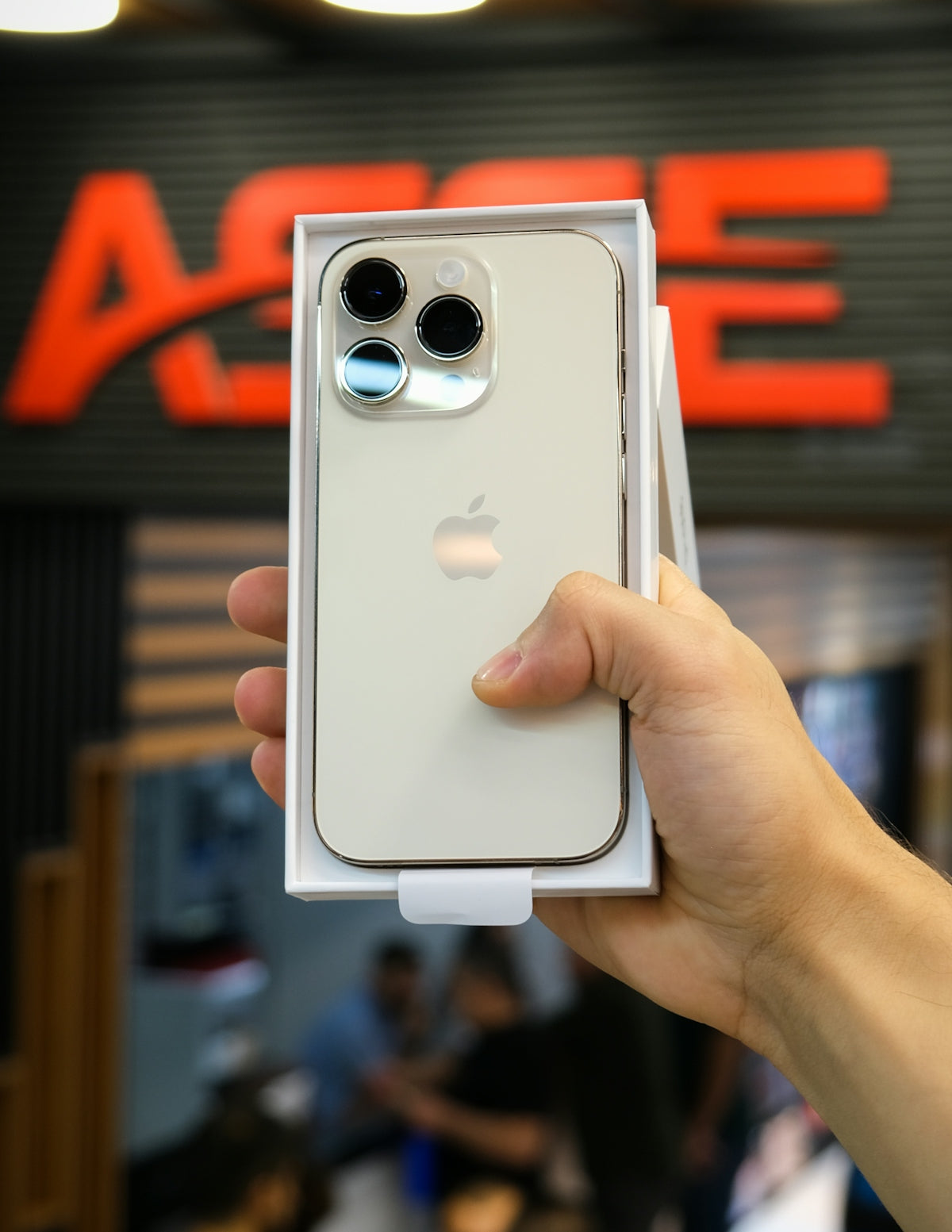 Discover the Ideal Smartphone Case: From Premium iPhone 15 Pro Max Protection to Transparent Silicone OnePlus Covers and Rugged Realme Armor Styles