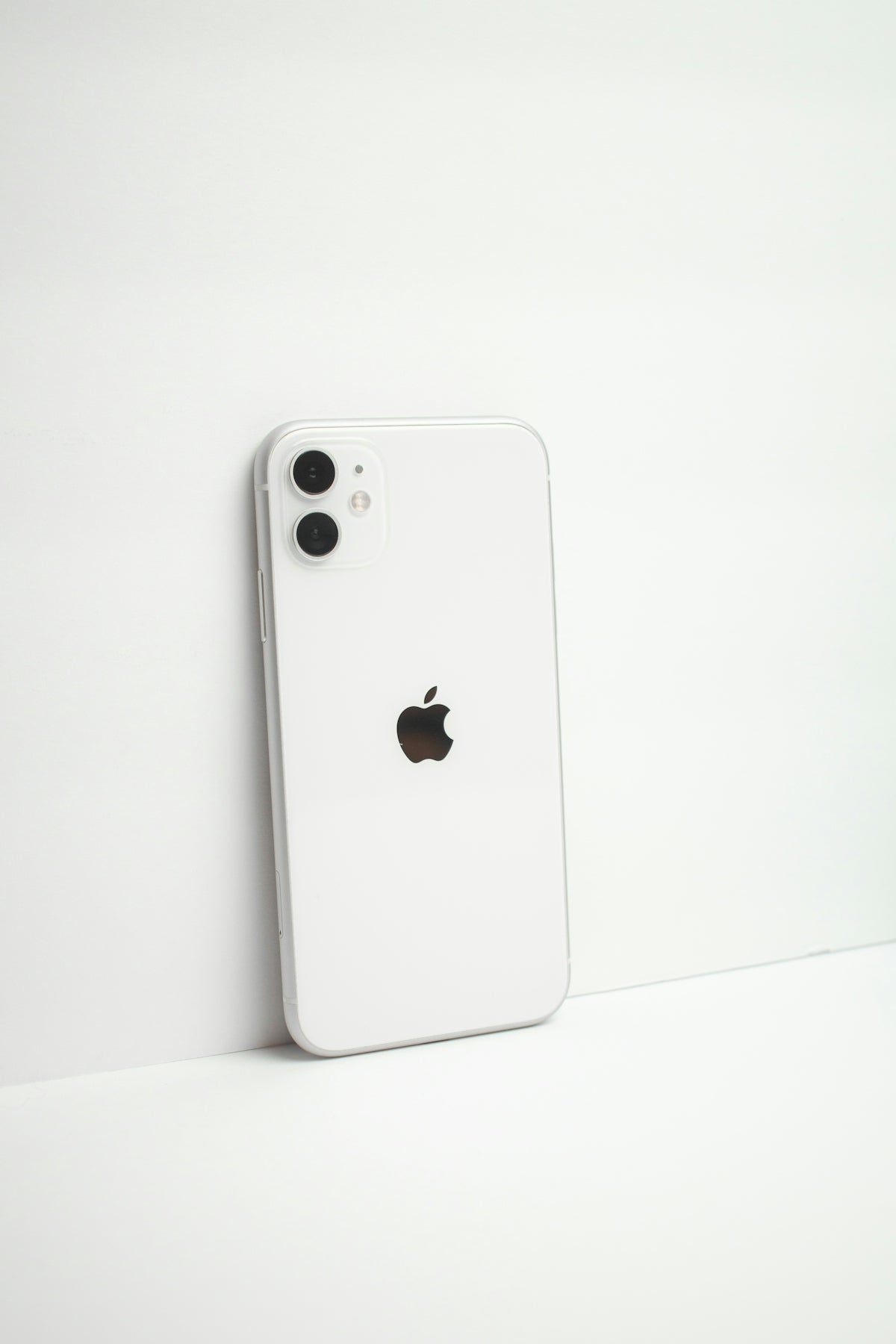 Unearth the Perfect Blend of Style and Functionality: From Miniature Cute Heart Phone Charms to Premium iPhone 15 Pro Max Cases and Gamer-Ready Smartphone Accessories All-Inclusive Guide