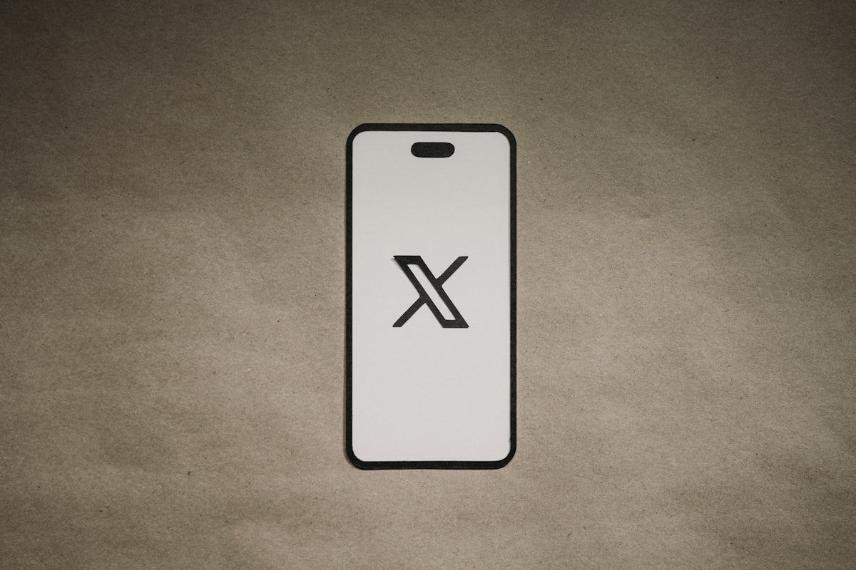 Exploring Advanced Phone Protection with Galaxy Z Fold5 Flexi Shield: Compare It to Premium iPhone 15 Pro Max Cases and Gamer-Ready Smartphone Accessories