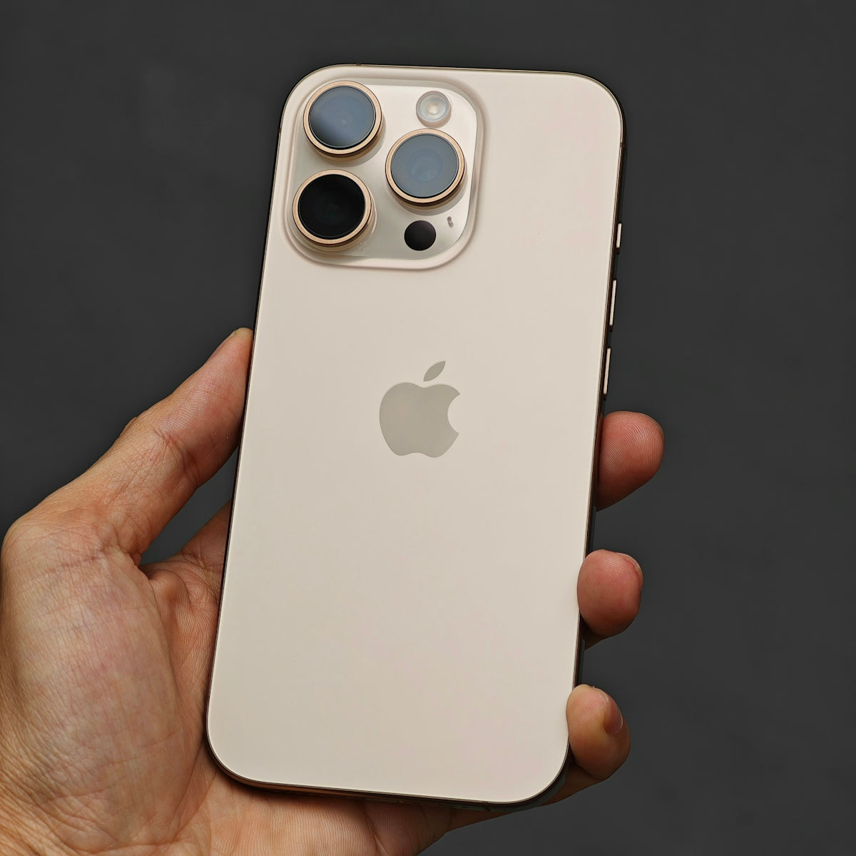 Smartphone accessories – Discover a New Era of Device Protection with Premium iPhone 15 Pro Max Cases and Essential Smartphone Accessories
